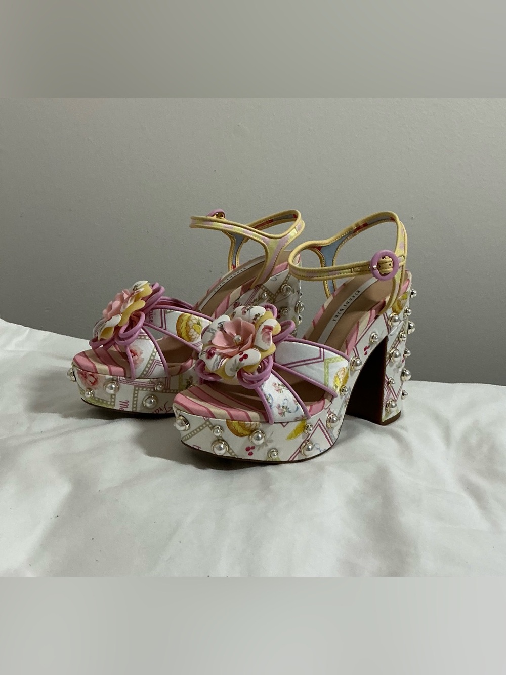 🆕 Gianni Bini | Brook Two Floral Postcard Print Pearl Platform Block Heels - Picture 3 of 10